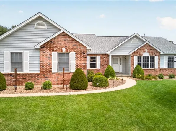 1228 Highland Circle Dr, Wentzville, MO 63385