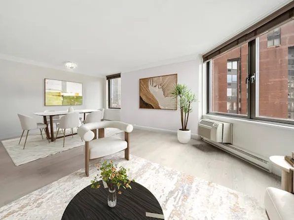 1641 Third Avenue image 2 of 8