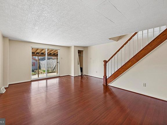 3rd image of 2842 Michael Rd