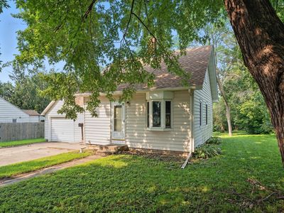 1427 Baxter Ave N, Glencoe, MN, 55336