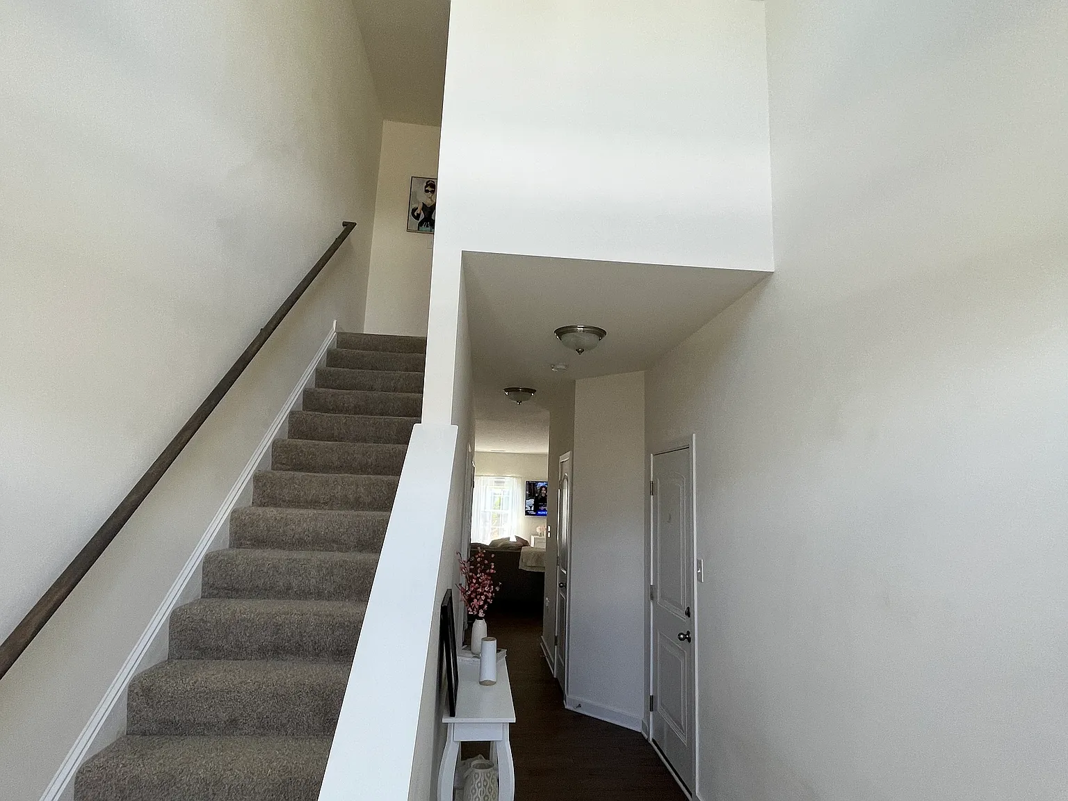 3 bed, 2.5 bath, 1776 sqft, $2,099 — Photo 2