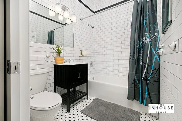 Rented by The InHouse Group | media 9