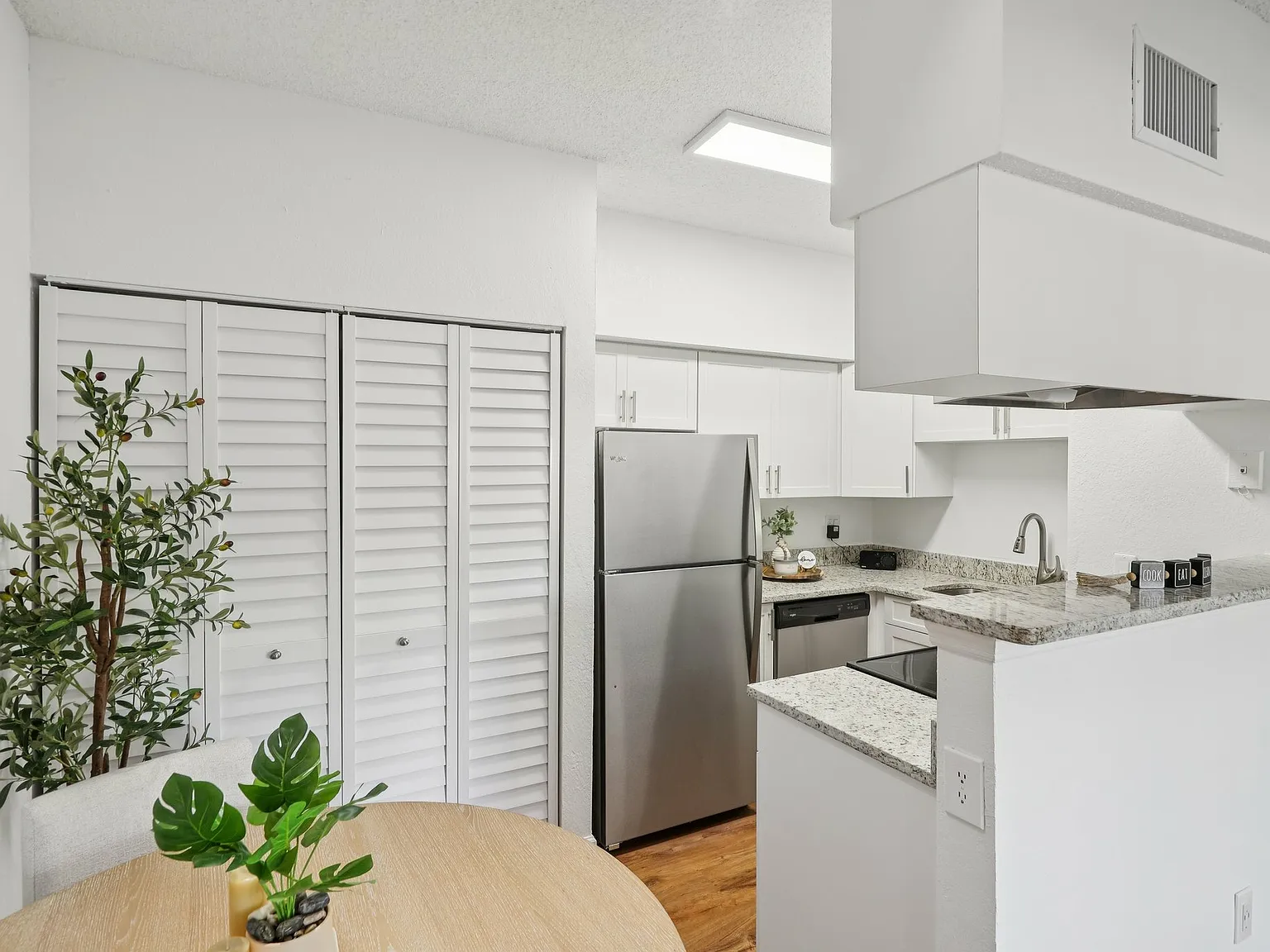 Waterford Point Apartments — Photo 4