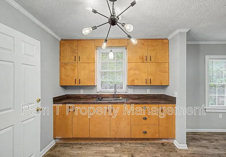 212 W 58th St — Photo 11