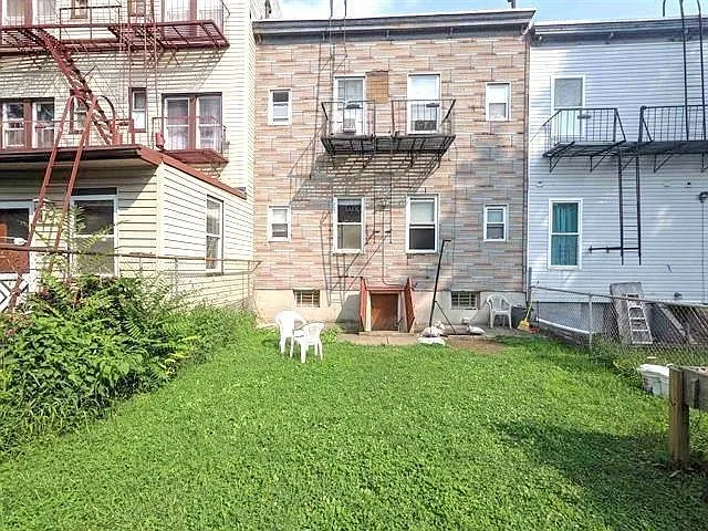 267 Webster Ave #1R — Photo 14