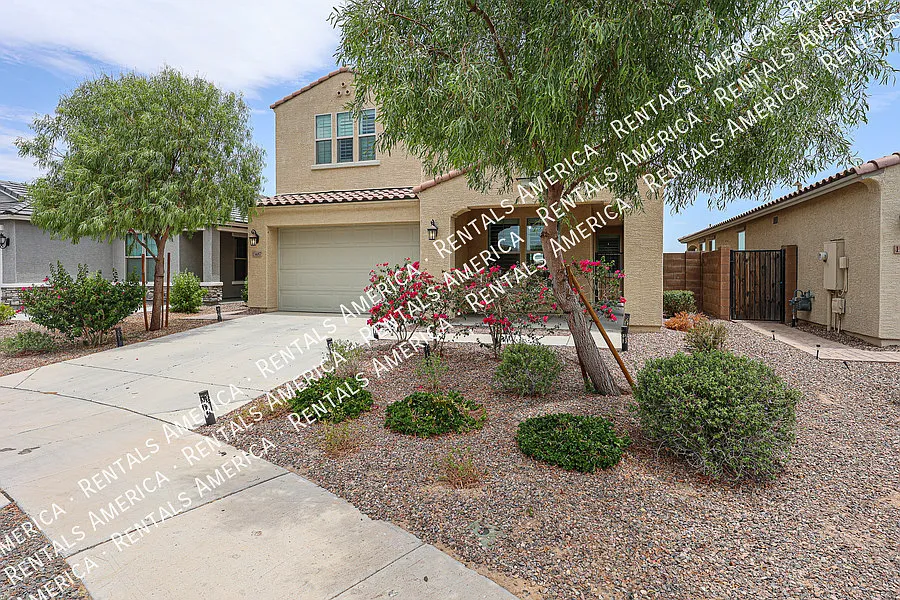 Spacious 4-Bedroom Home with Loft — Photo 3