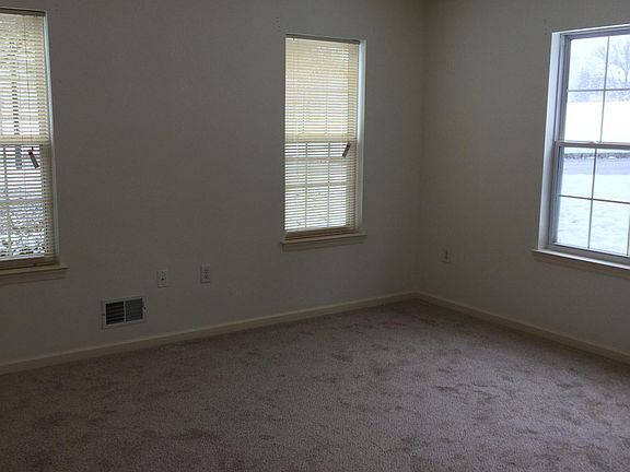 3rd image of 604 Honeybrook Cir #604