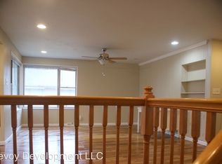 9707 Portage Dr, Saint Louis, MO 63136