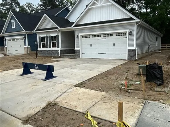 310 Tributary Ln, Carrollton, VA 23314