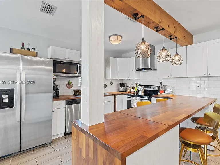 2447 Wilson St — Photo 1