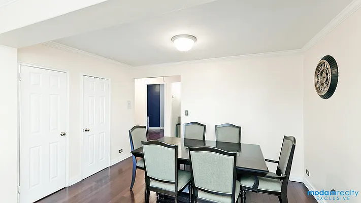 Sold by Moda Realty | media 20