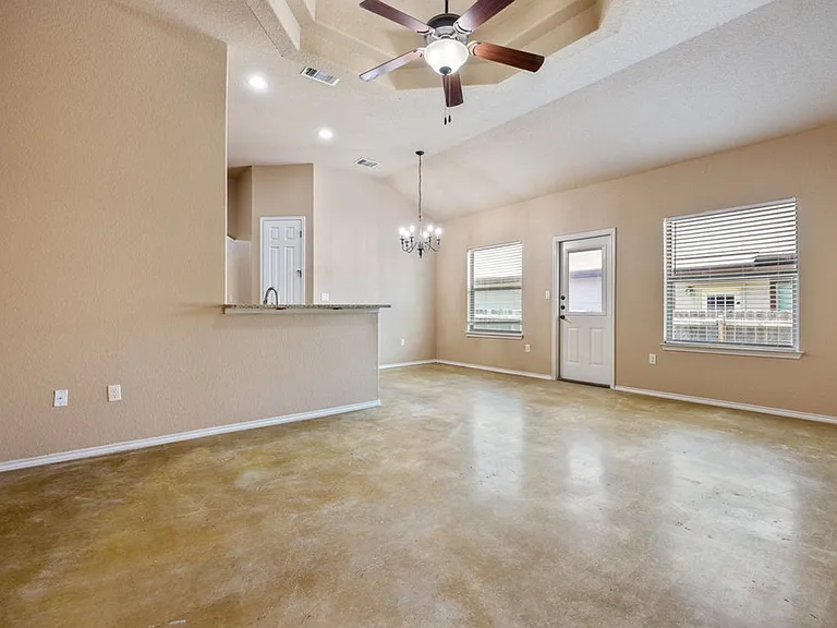 1048 Carolyn Cv — Photo 6