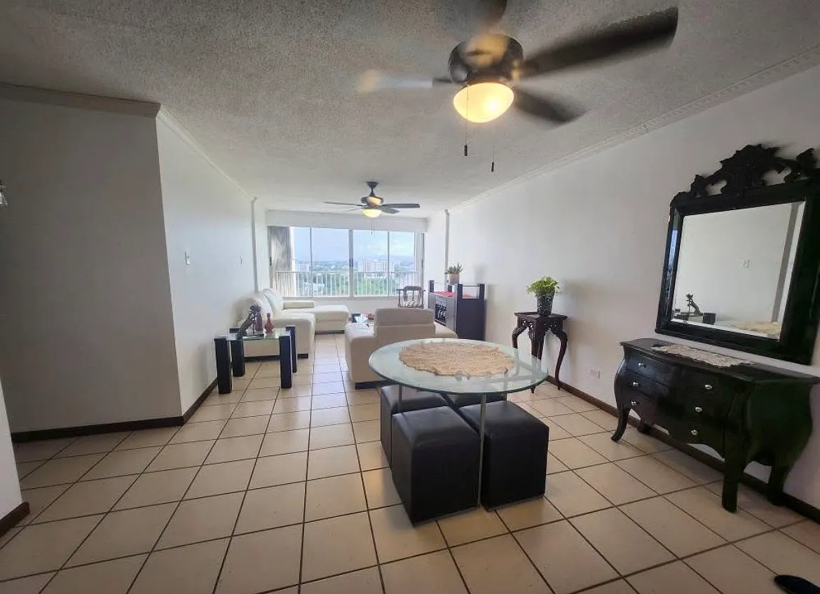 3 bed, 1200 sqft, $1,900 — Photo 2