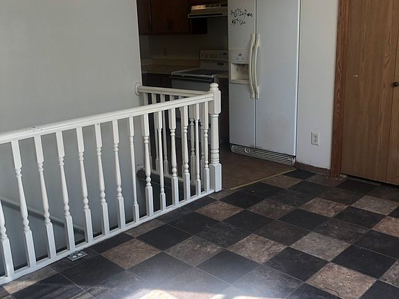 4th image of 3219 Fremont Ave N