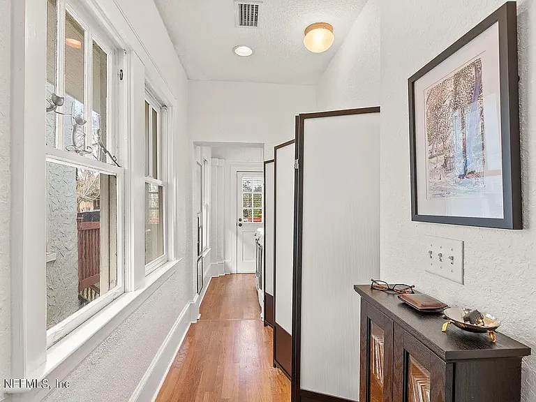 2973 Herschel St — Photo 33