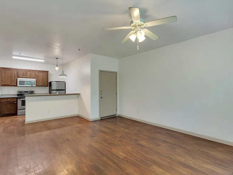 1011 N Lbj Dr #101A — Photo 6
