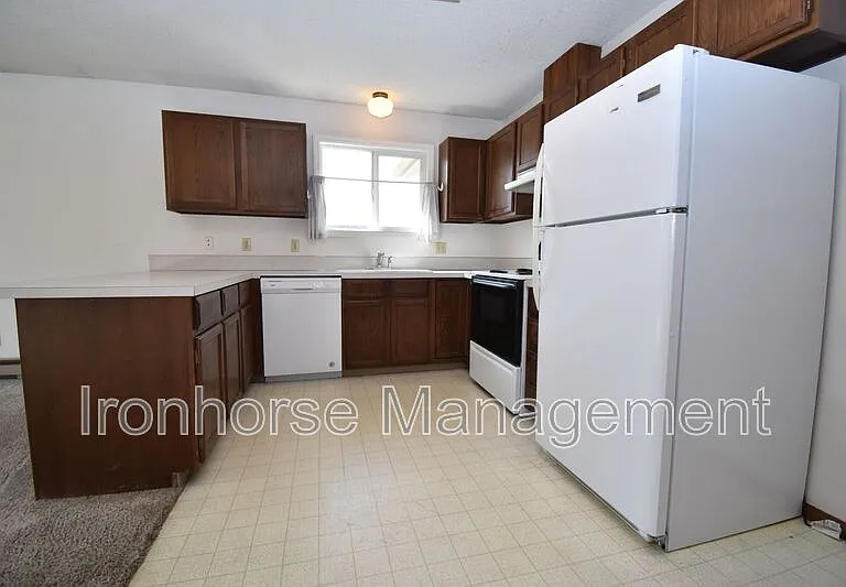 1901 S Black Ave #C — Photo 8
