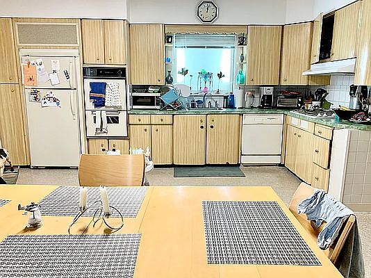 5th image of 843 Carroll St APT 1