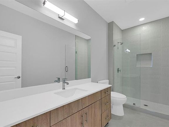 2nd image of 408 Sparrow Rd #4