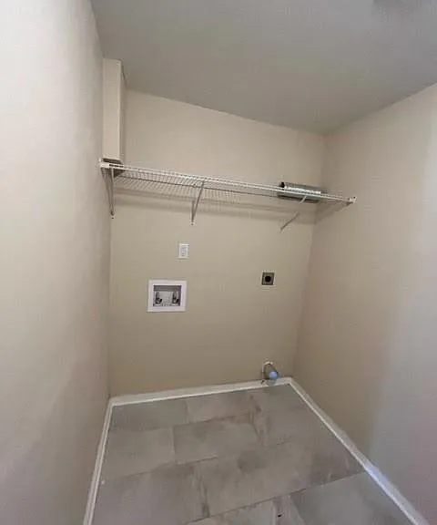 1433 Helon St — Photo 8