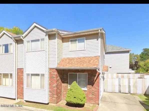 17 Patty Ct, Staten Island, NY 10312