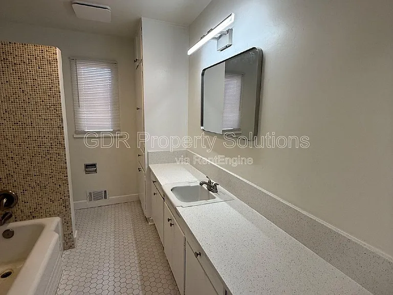 1317 Espanola St NE — Photo 18
