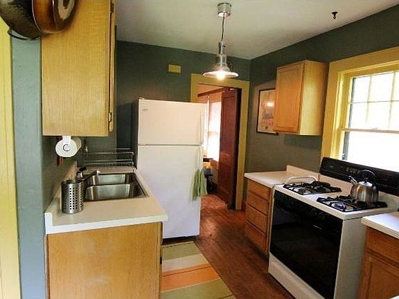 3rd image of 1092 James Ave