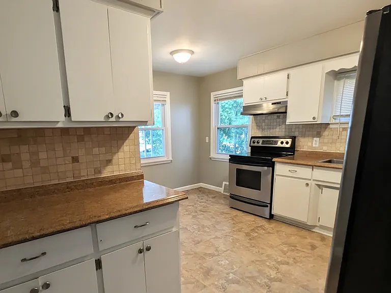 23819 Tawas Ave — Photo 6