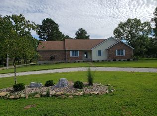 12860 Spring Town Rd, Mineral Point, MO 63660