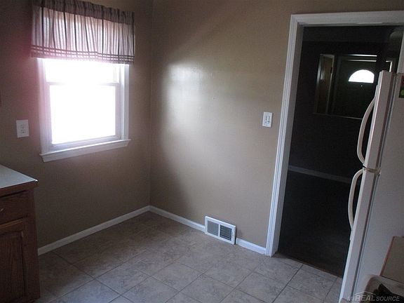 4th image of 25935 Koontz St
