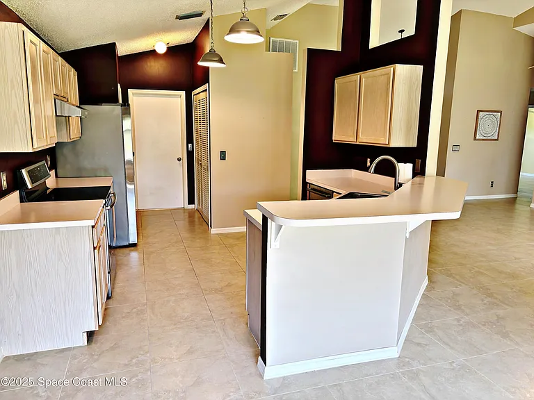 1379 California Dr — Photo 7