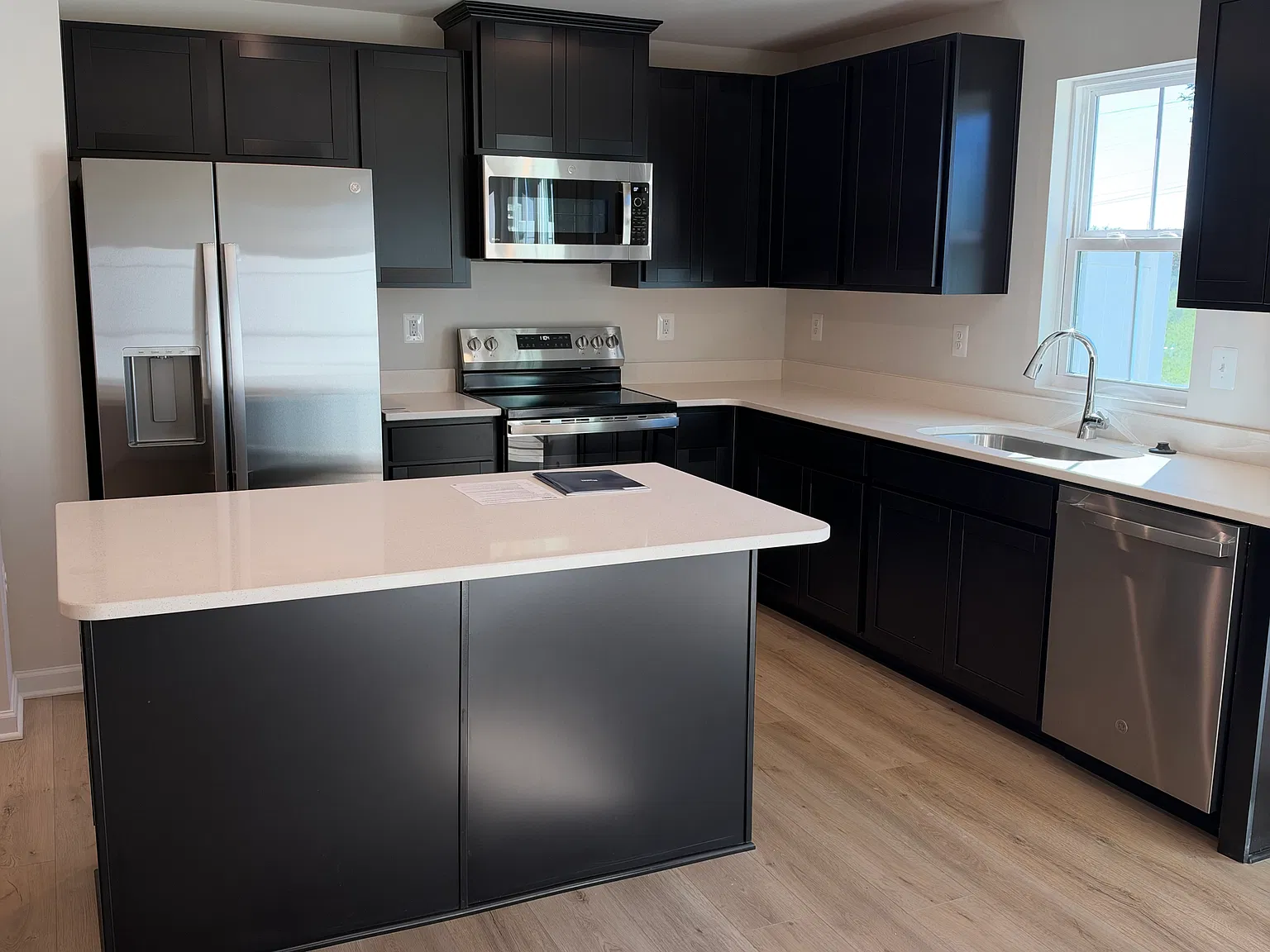 3 bed, 2.5 bath, 1442 sqft, $2,395 — Photo 3