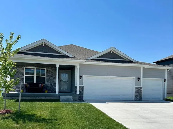 1135 Spruce St, Waukee, IA 50263