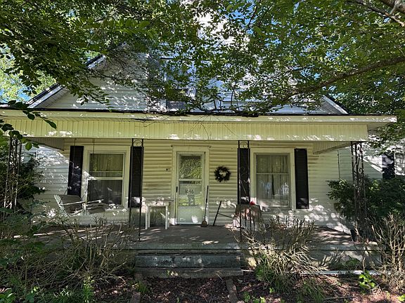 3rd image of 1046 Lakeway Dr