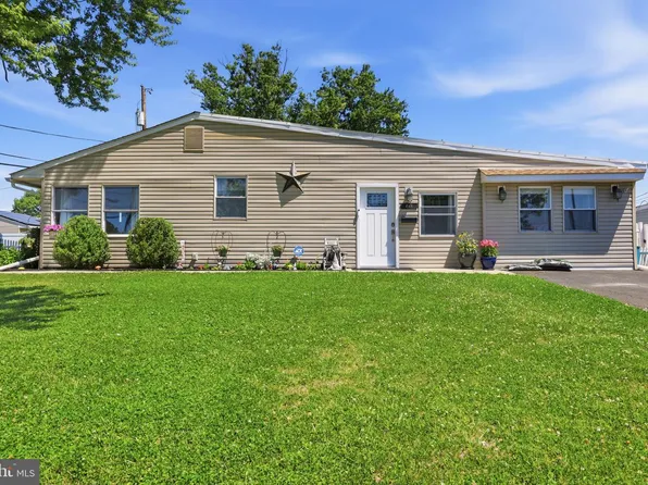 68 Butternut Rd, Levittown, PA 19057