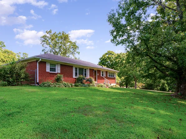 952 Draughon Dr, Greenbrier, TN 37073