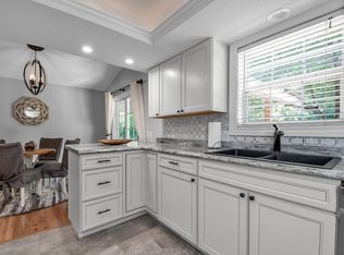 3221 W Meadowlark Cir, Springfield, MO 65810