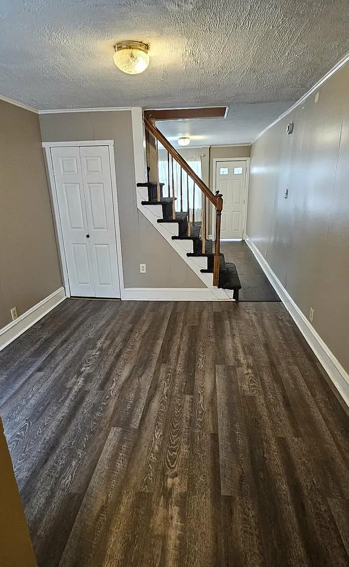 3 bed, 1.0 bath, 844 sqft, $2,000 — Photo 4