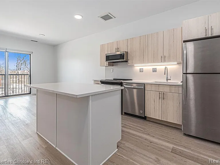 7410 Kercheval St #212 — Photo 2