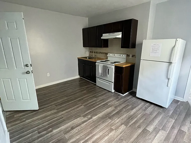338 N 63rd St #2B — Photo 4