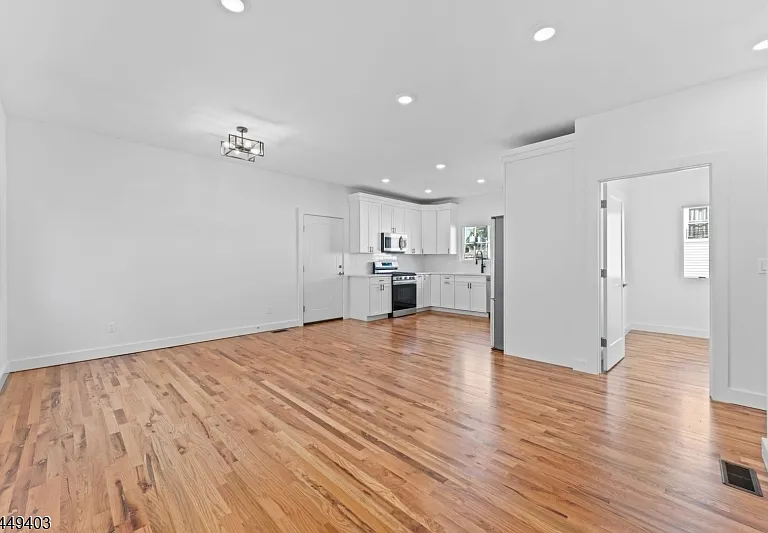 246 Cortlandt St #1 — Photo 5