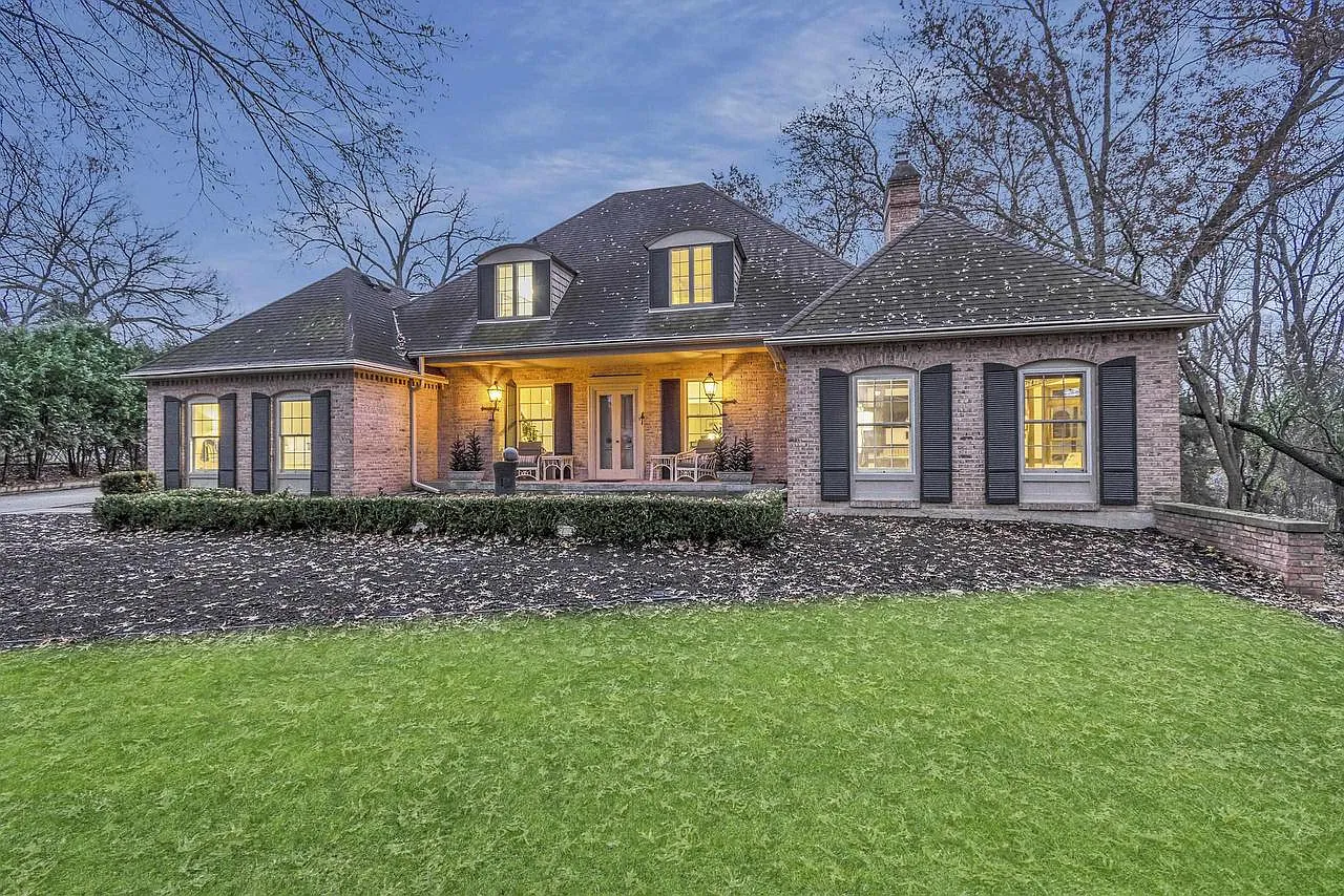 1428 Carrington Street photo 1