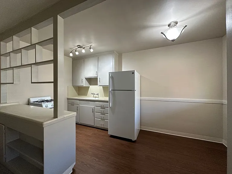 2508 L Street Classic Midtown Living — Photo 39