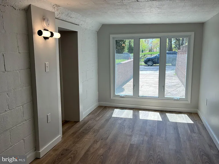 327 Whittier St NW #B — Photo 15