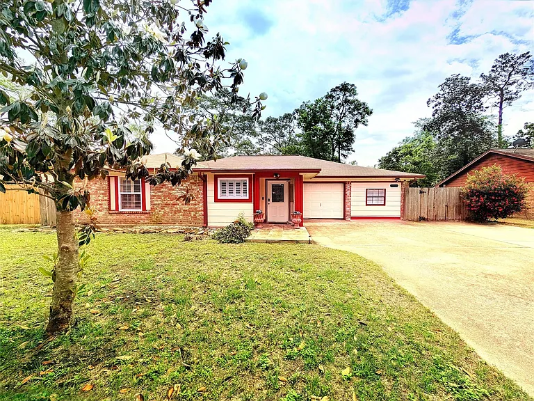 3215 Royal Oaks Dr — Photo 2