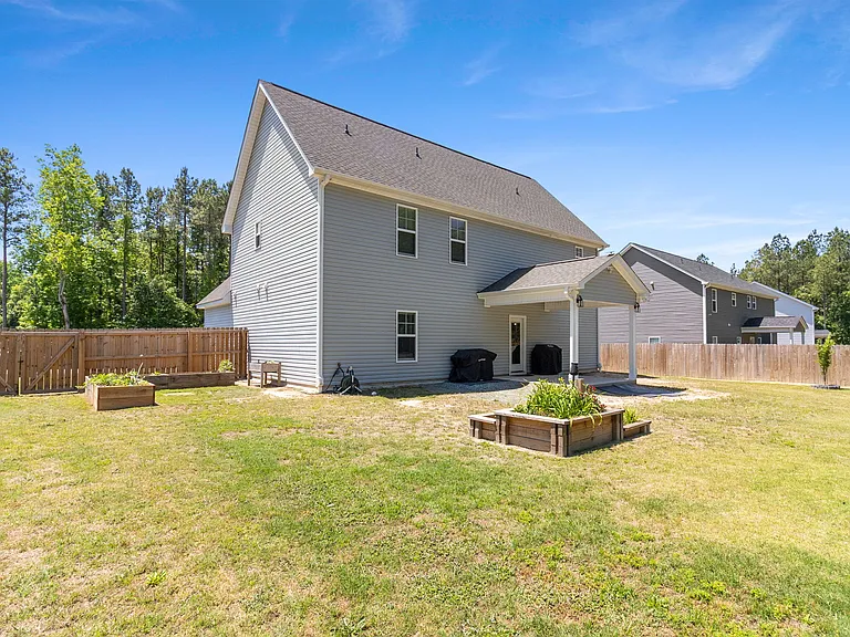 60 Melvill Ln — Photo 37