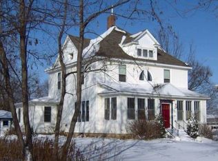 716 N 3rd St, Saint Peter, MN 56082
