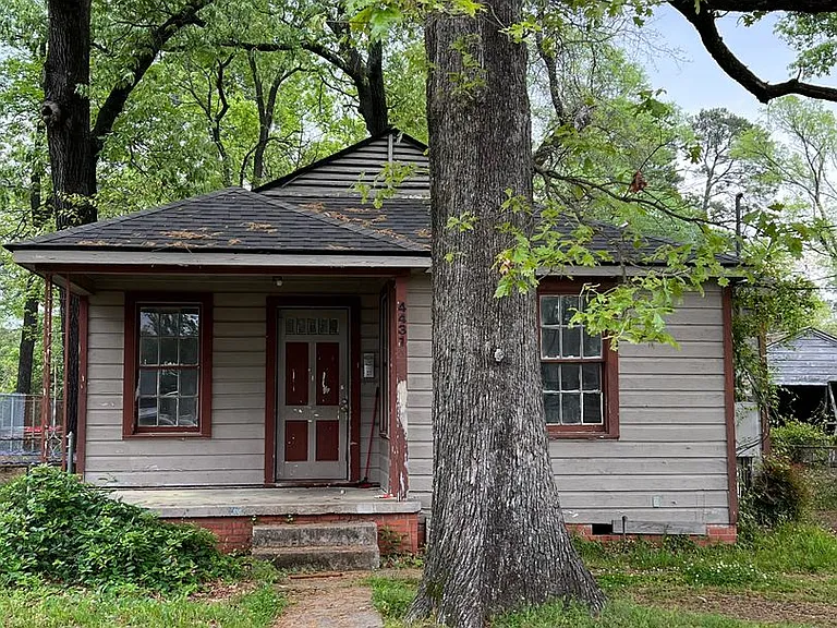 4431 Olga St — Photo 1