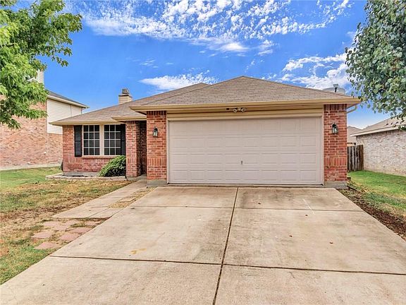3rd image of 2040 Crosbyton Ln
