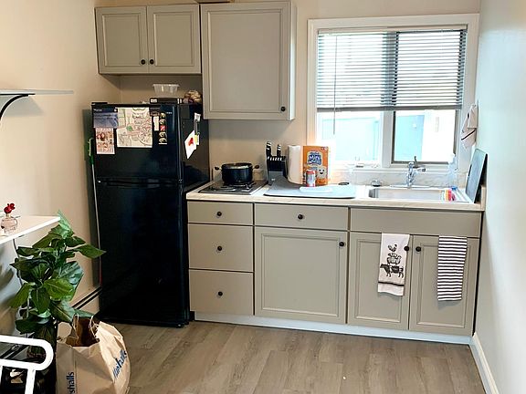 2nd image of 15 Franklin St APT 6